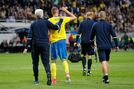 Sveriges Marcus Berg går av planen