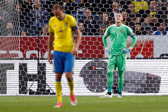Sveriges målvakt Robin Olsen deppar