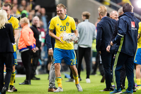 Sveriges Ola Toivonen jublar