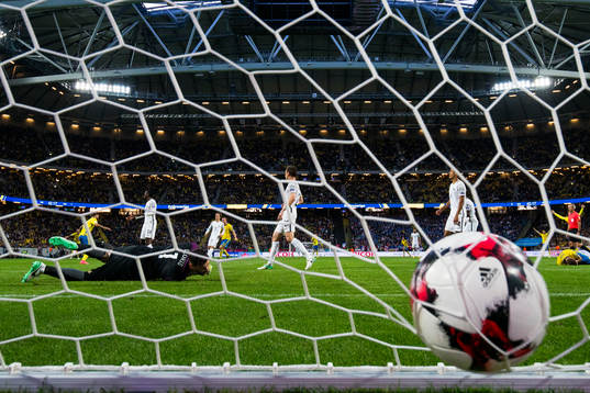 Frankrikes målvakt Hugo Lloris släpper in 1-1