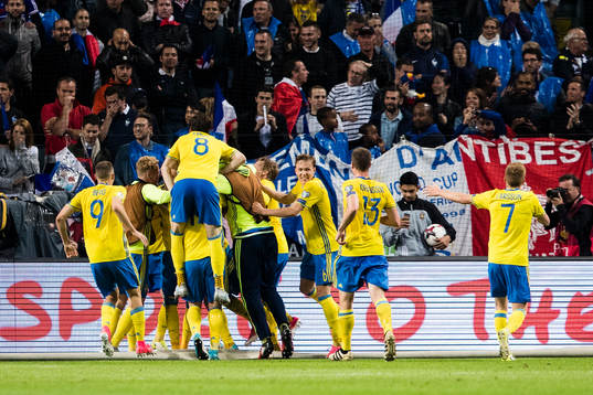 Sveriges spelare jublar