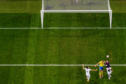 Sveriges Andreas Granqvist nickar ihop med Frankrikes