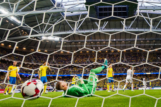 Sveriges målvakt Robin Olsen deppar