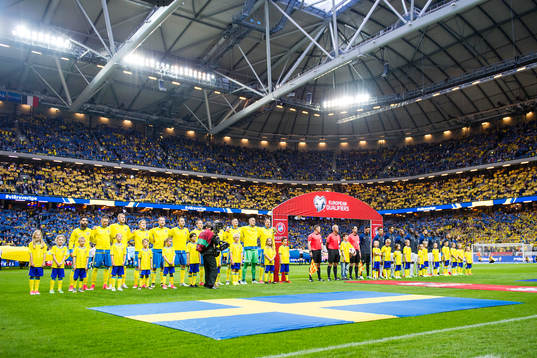 Spelarna står uppställda