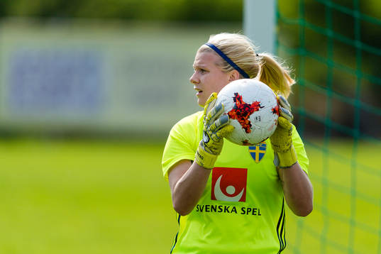 Sveriges målvakt Emelie Lundberg