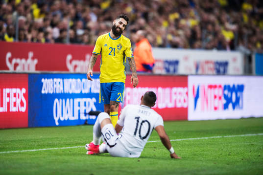 Sveriges Jimmy Durmaz och Frankrikes Dimitri Payet