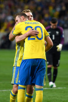 Sveriges Sebastian Larsson kramar om Ola Toivonen