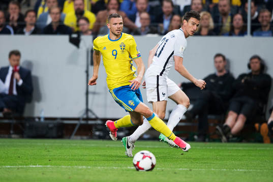 Sveriges Marcus Berg och Frankrikes Laurent Koscielny