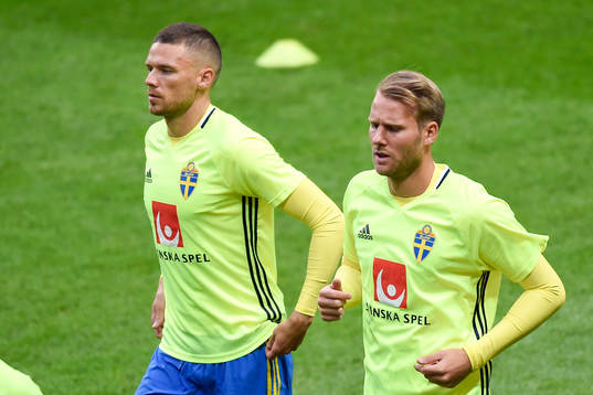 Sveriges Marcus Berg och Ola Toivonen värmer upp innan