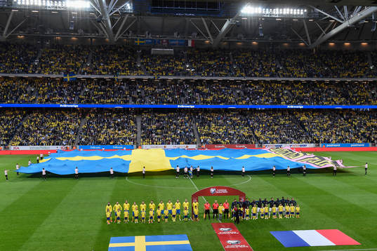 Sveriges och Frankrikes spelare vid lineup innan