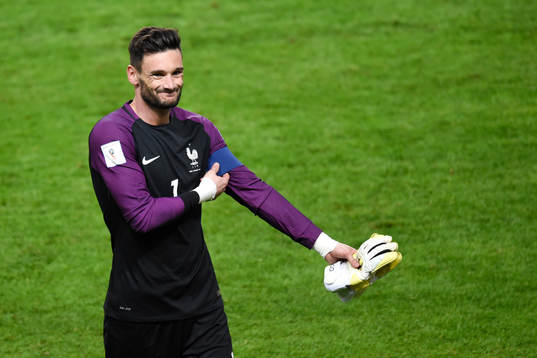 Frankrikes målvakt Hugo Lloris deppar
