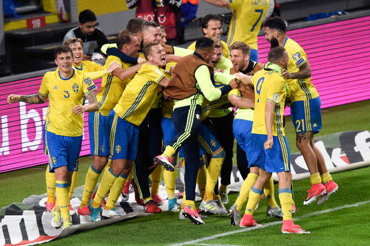 Sveriges spelare jublar