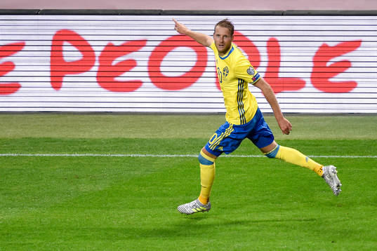 Sveriges Ola Toivonen jublar