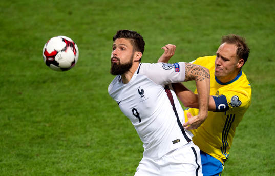 Sveriges Olivier Giroud och Sveriges Andreas Granqvist