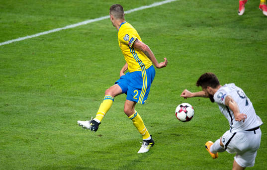 Frankrikes Olivier Giroud gör 0-1 målet