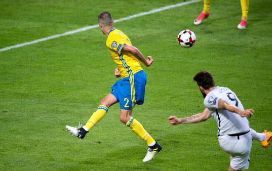 Frankrikes Olivier Giroud gör 0-1 målet