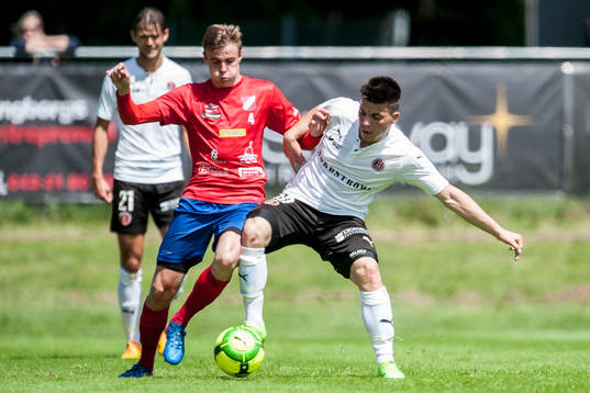 Höganäs Oskar Lindblom och Hittarps Adonis Berisha