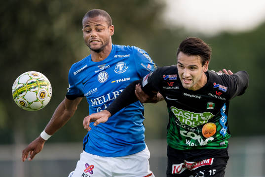 Trelleborgs Salif Camara Jönsson och Varbergs Oliver
