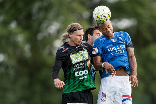 Varbergs Eric Nilsson och Trelleborgs Salif Camara Jönsson