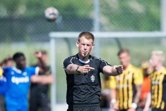 Domaren i matchen i division 2 mellan Kvarnby och IFK