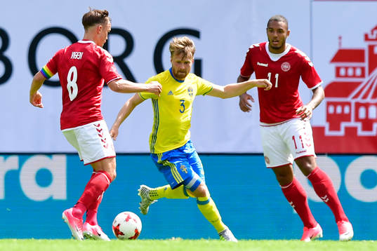 Danmarks Lasse Vigen Christensen och Kenneth Zohore samt