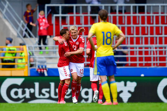 Danmarks Lasse Vigen Christensen jublar med målskytten