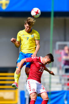 Sveriges Alexander Fransson i nickduell med Danmarks Mikkel