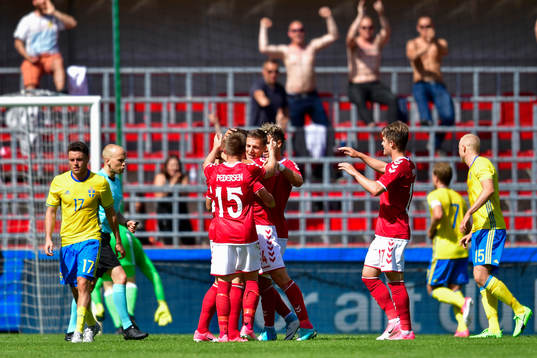 Sveriges Kerim Mrabti deppar medan Mikkel Duelund jublar