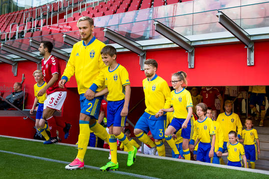 Linus Wahlqvist kommer ut till landskampen i fotboll mellan