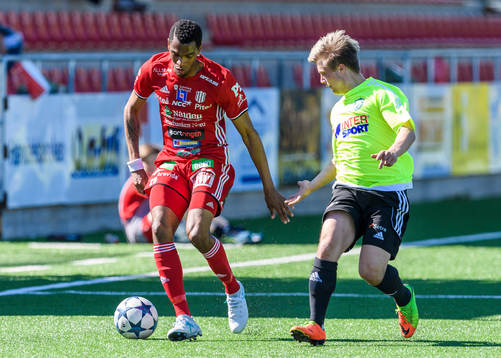 Piteås Kraig Rochester med bollen