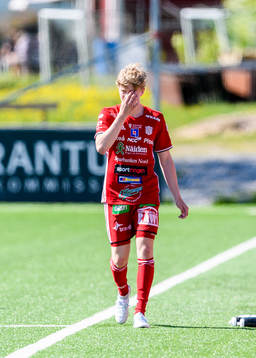 Piteås Gustav Nordh lämnar planen