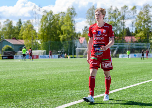 Piteås Gustav Nordh lämnar planen