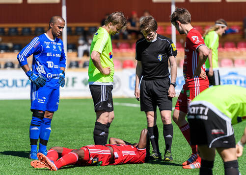 Piteås Moses Duckrell ligger ner