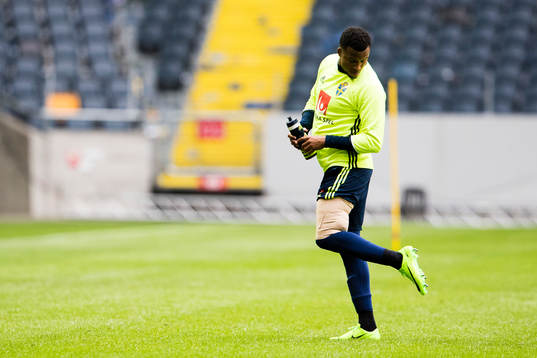 Sveriges Martin Olsson med lindat lår