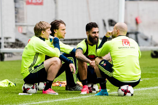 Sveriges Emil Forsberg, Albin Ekdal, Jimmy Durmaz och John