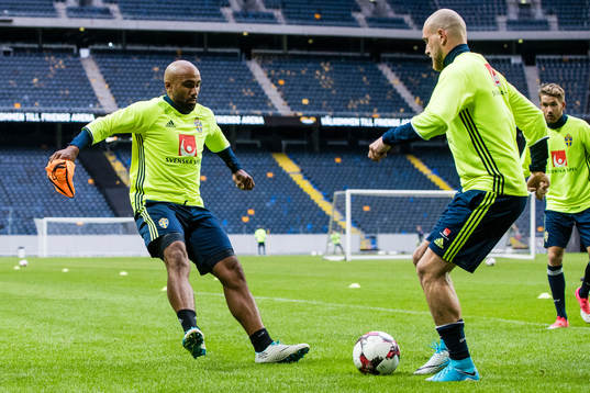 Sveriges Samuel Armenteros och John Guidetti