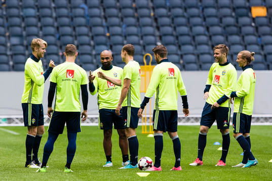 Sveriges Filip Helander, Emil Krafth, Samuel Armenteros,
