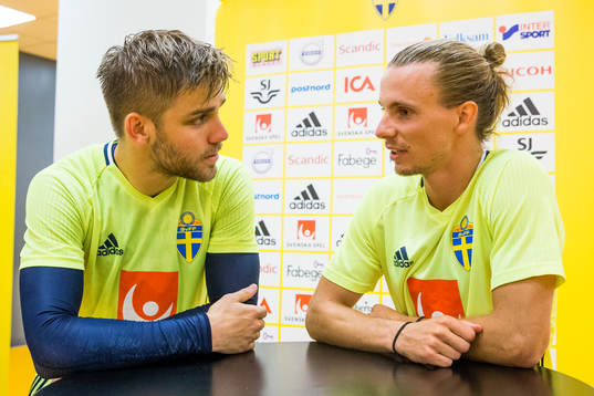 Sveriges Christoffer Nyman och Niklas Hult i mixed zone