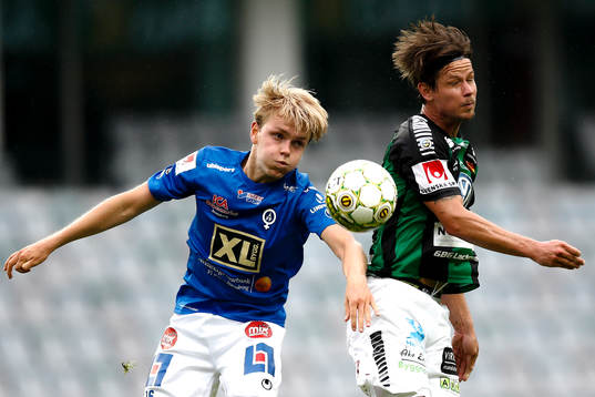 Åtvidabergs Simon Marklund och GAIS Dusan Djuric