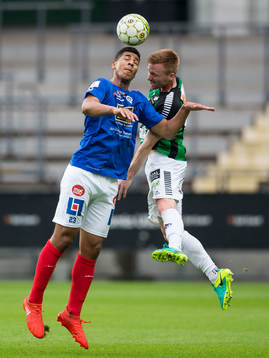 Åtvidabergs Emil Bellander i nickduell med GAIS Dan Keat