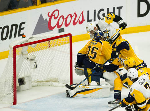 Pittsburgh Penguins Patric Hörnqvist scores the winning