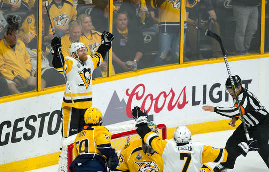 Pittsburgh Penguins Patric Hörnqvist scores the winning