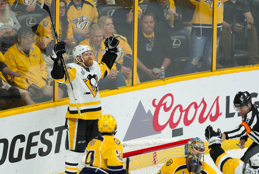 Pittsburgh Penguins Patric Hörnqvist scores the winning