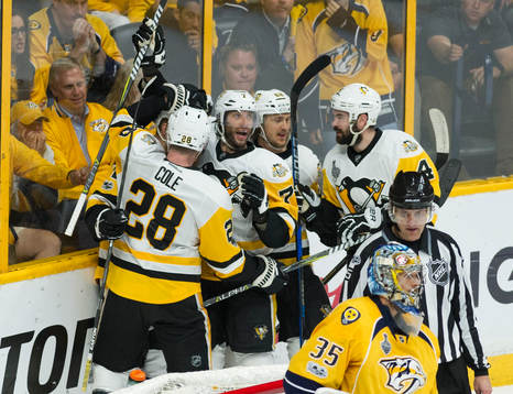 Pittsburgh Penguins Patric Hörnqvist celebrates with
