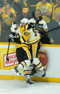 Pittsburgh Penguins Carl Hagelin celebrates with teammate
