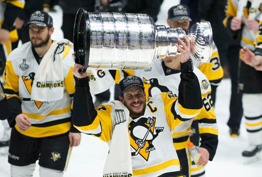 Pittsburgh Penguins Sidney Crosby lifts the Stanley Cup