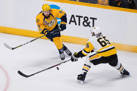 Nashvilles Filip Forsberg och Pittsburghs Ron Hainsey