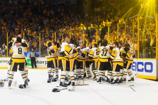 Pittsburghs spelare jublar