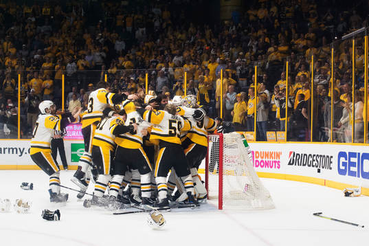 Pittsburghs spelare jublar