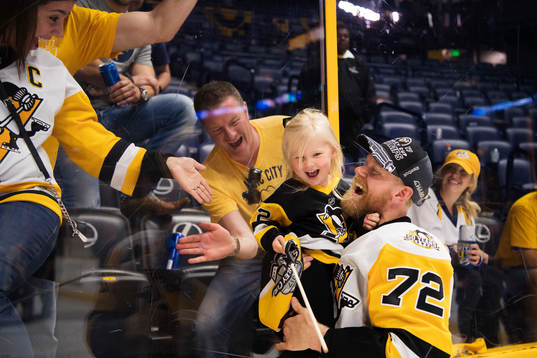 Pittsburghs Patric Hörnqvist med dottern Isabella